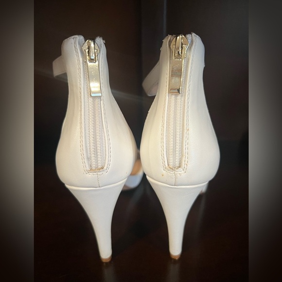 COURTNEE women white ankle strap heels/size 8M - Picture 7 of 9